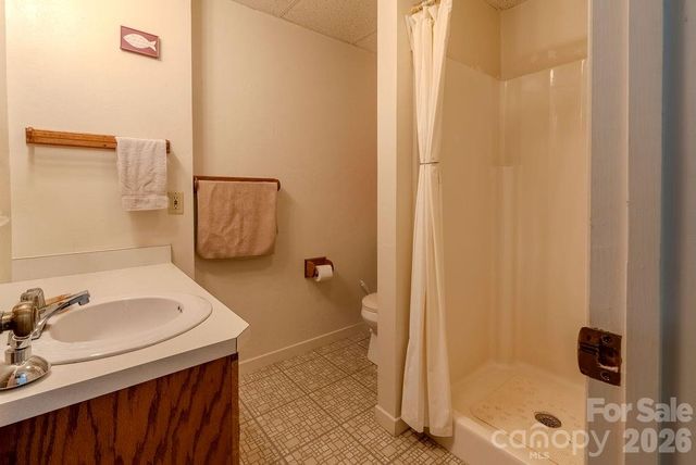 200 Mica Circle, Franklin, NC 28734