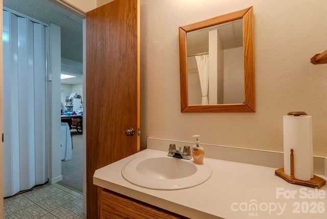 200 Mica Circle, Franklin, NC 28734