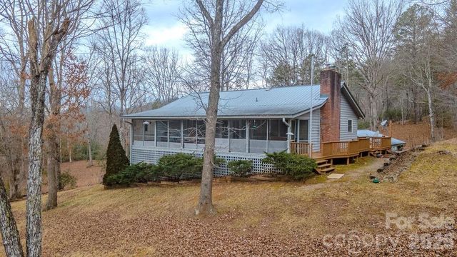 200 Mica Circle, Franklin, NC 28734