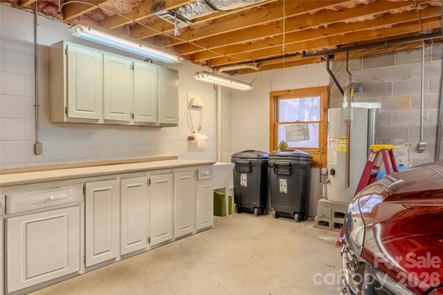 200 Mica Circle, Franklin, NC 28734