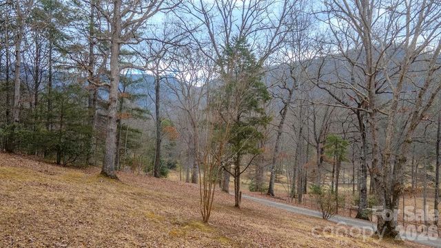 200 Mica Circle, Franklin, NC 28734