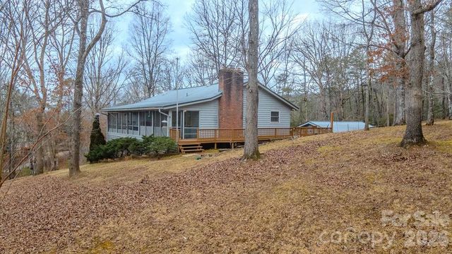 200 Mica Circle, Franklin, NC 28734