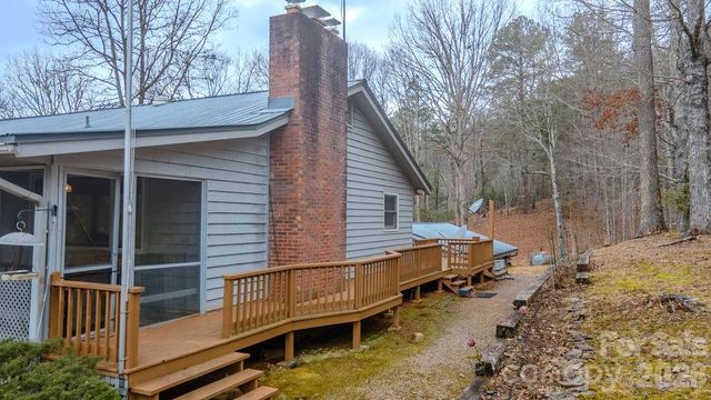 200 Mica Circle, Franklin, NC 28734