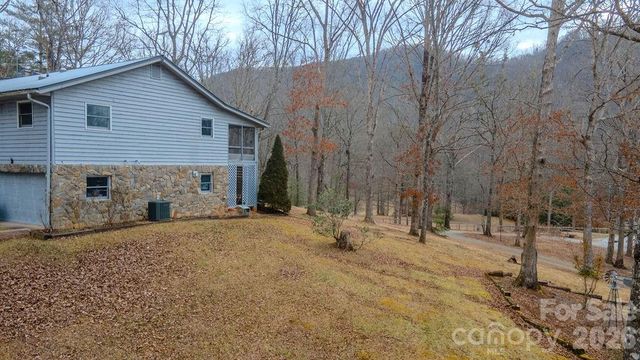 200 Mica Circle, Franklin, NC 28734