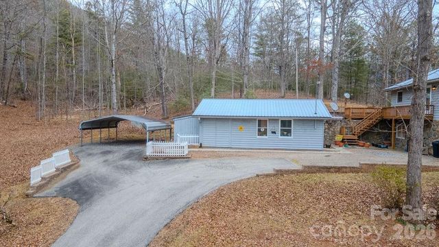 200 Mica Circle, Franklin, NC 28734