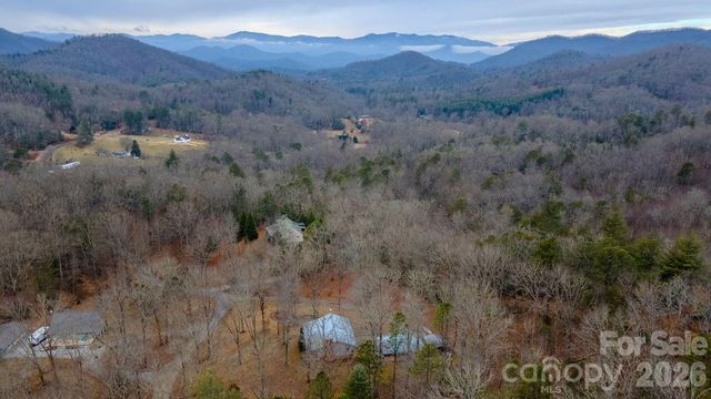 200 Mica Circle, Franklin, NC 28734