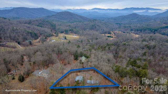 200 Mica Circle, Franklin, NC 28734