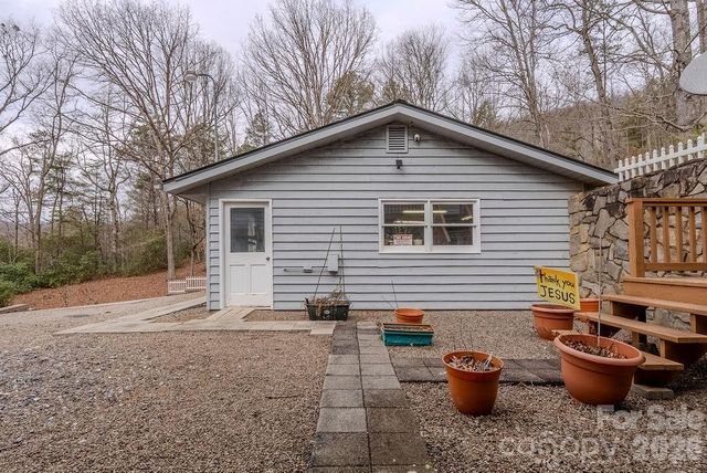 200 Mica Circle, Franklin, NC 28734