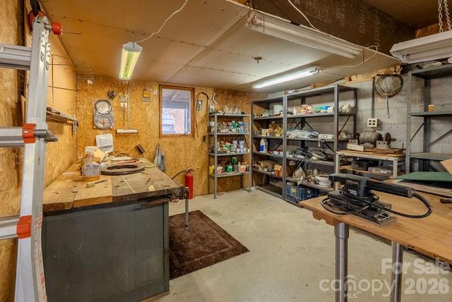 200 Mica Circle, Franklin, NC 28734