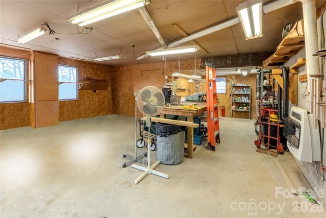 200 Mica Circle, Franklin, NC 28734