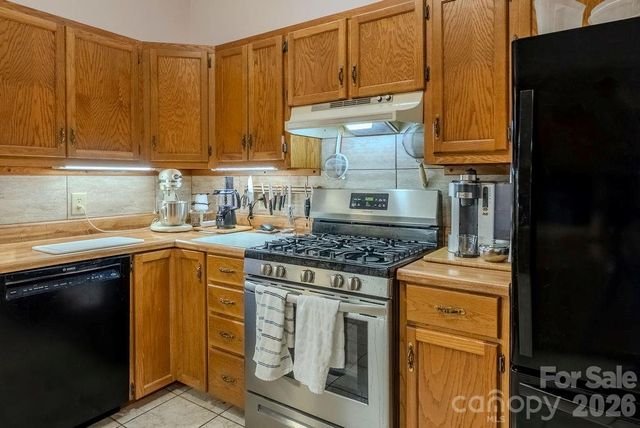 200 Mica Circle, Franklin, NC 28734