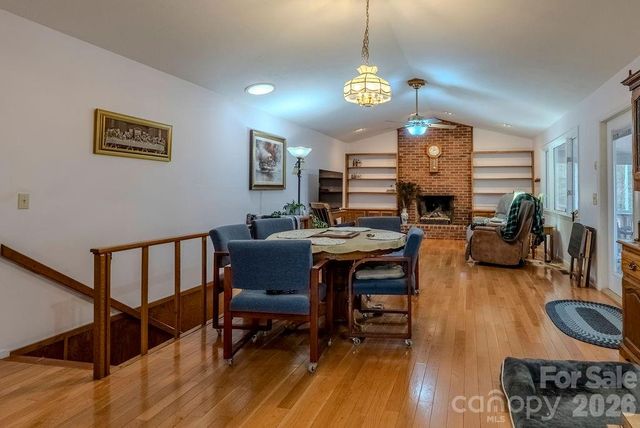 200 Mica Circle, Franklin, NC 28734