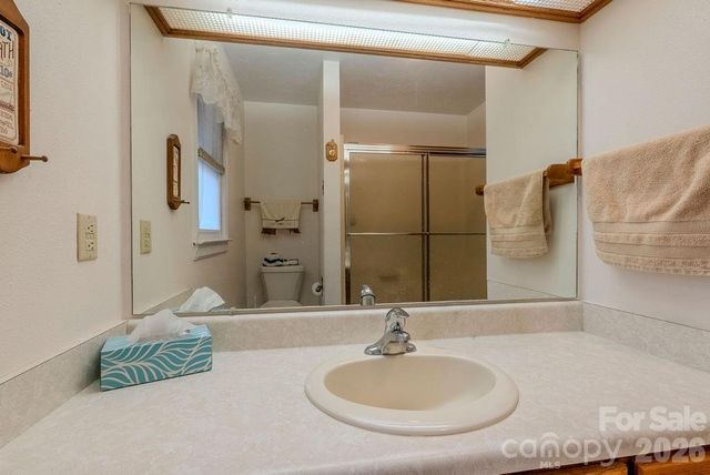 200 Mica Circle, Franklin, NC 28734