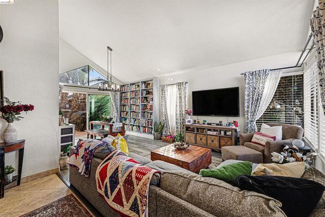 2110 Largo Ct, Discovery Bay, CA 94505