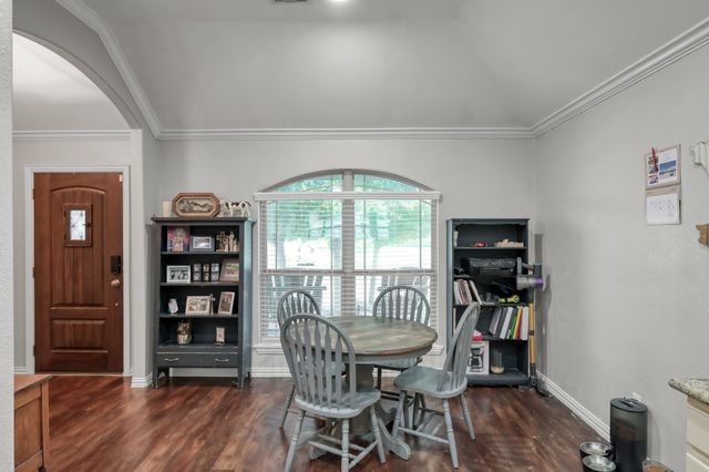 676 Oak Circle Dr E, Conroe, TX 77301