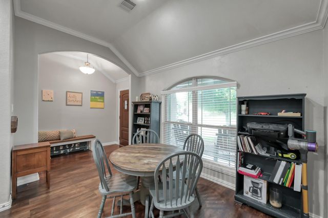 676 Oak Circle Dr E, Conroe, TX 77301