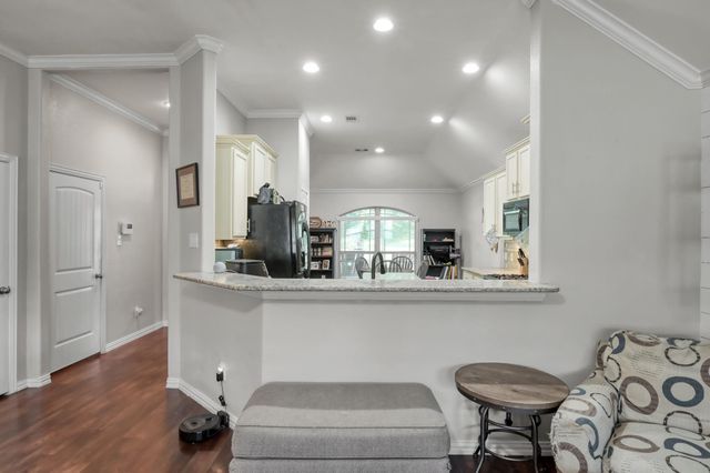 676 Oak Circle Dr E, Conroe, TX 77301