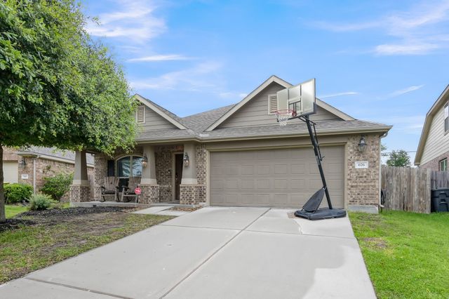 676 Oak Circle Dr E, Conroe, TX 77301