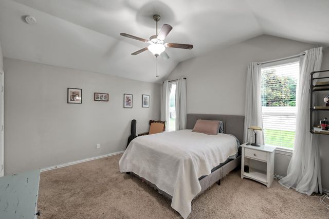 676 Oak Circle Dr E, Conroe, TX 77301