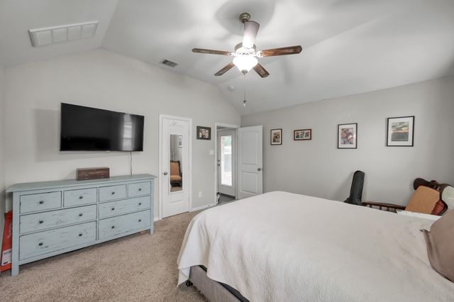 676 Oak Circle Dr E, Conroe, TX 77301