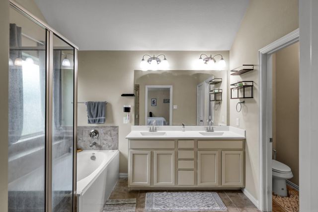676 Oak Circle Dr E, Conroe, TX 77301