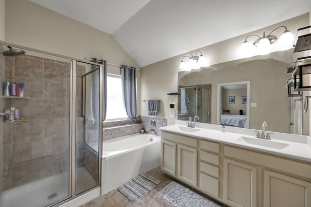 676 Oak Circle Dr E, Conroe, TX 77301