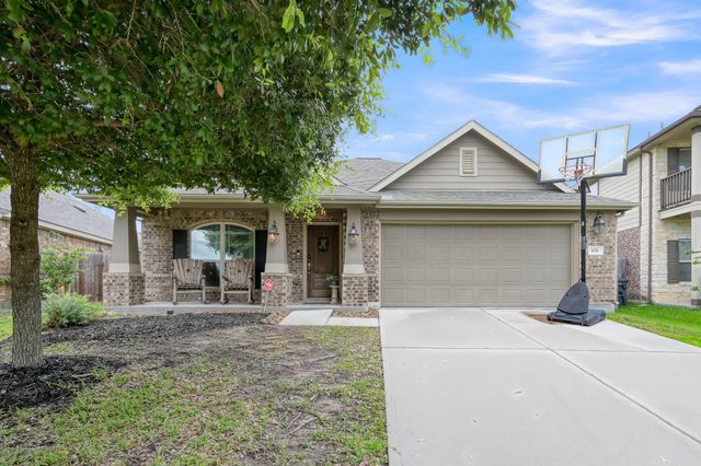 676 Oak Circle Dr E, Conroe, TX 77301
