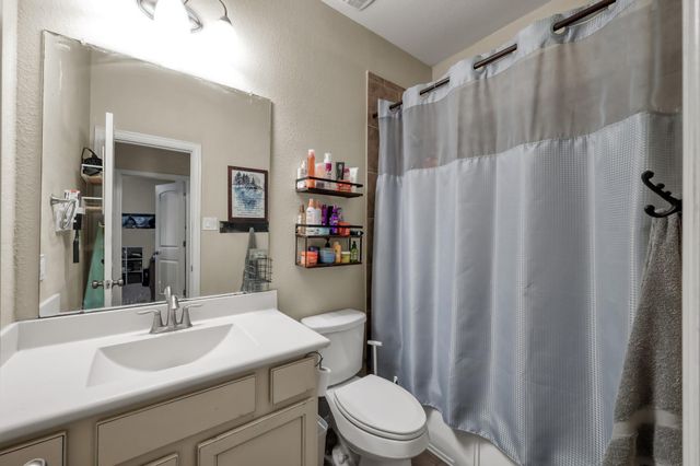 676 Oak Circle Dr E, Conroe, TX 77301