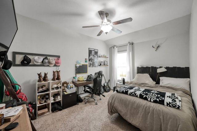 676 Oak Circle Dr E, Conroe, TX 77301