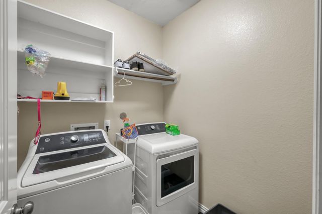 676 Oak Circle Dr E, Conroe, TX 77301