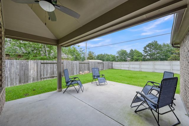 676 Oak Circle Dr E, Conroe, TX 77301