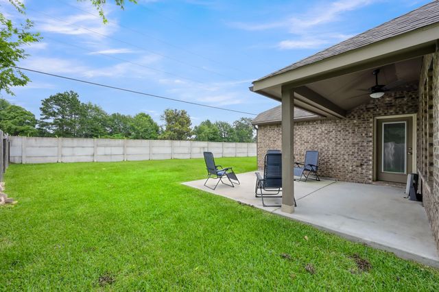 676 Oak Circle Dr E, Conroe, TX 77301