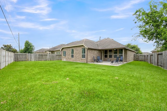 676 Oak Circle Dr E, Conroe, TX 77301