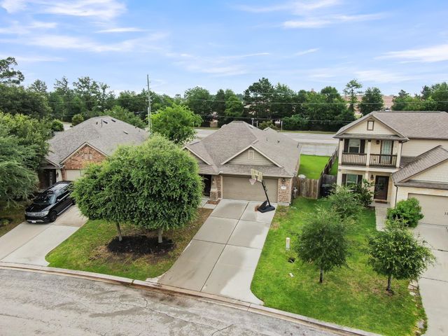 676 Oak Circle Dr E, Conroe, TX 77301