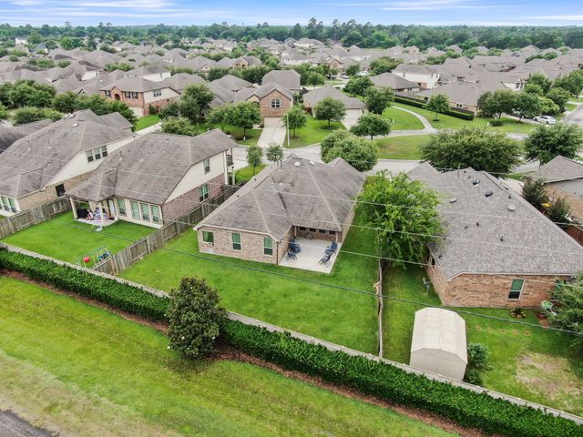 676 Oak Circle Dr E, Conroe, TX 77301