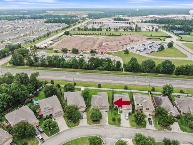 676 Oak Circle Dr E, Conroe, TX 77301