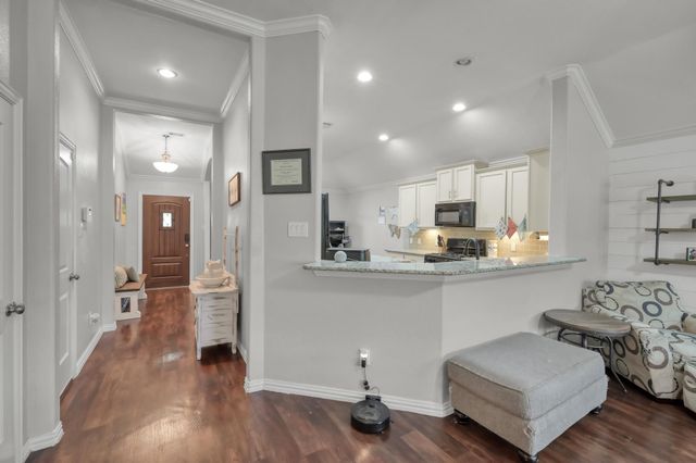 676 Oak Circle Dr E, Conroe, TX 77301