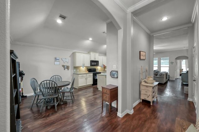 676 Oak Circle Dr E, Conroe, TX 77301