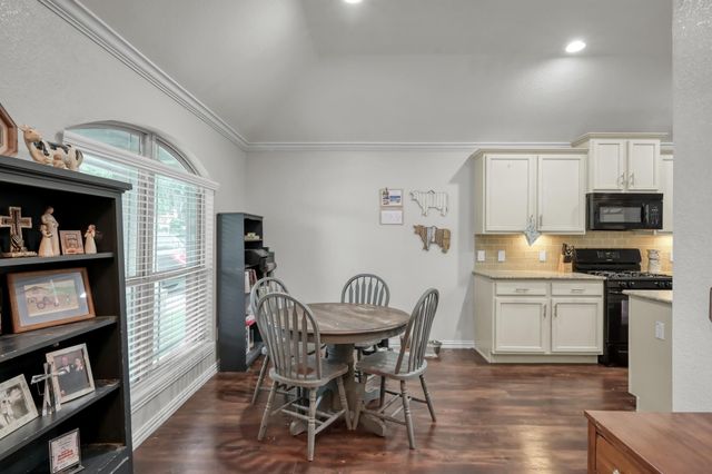 676 Oak Circle Dr E, Conroe, TX 77301