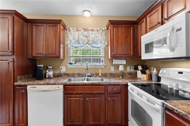 1302 NW Hidden Ridge Circle, Blue Springs, MO 64015