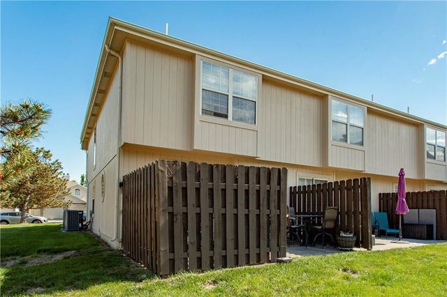 1302 NW Hidden Ridge Circle, Blue Springs, MO 64015