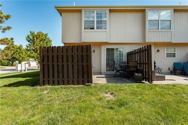 1302 NW Hidden Ridge Circle, Blue Springs, MO 64015