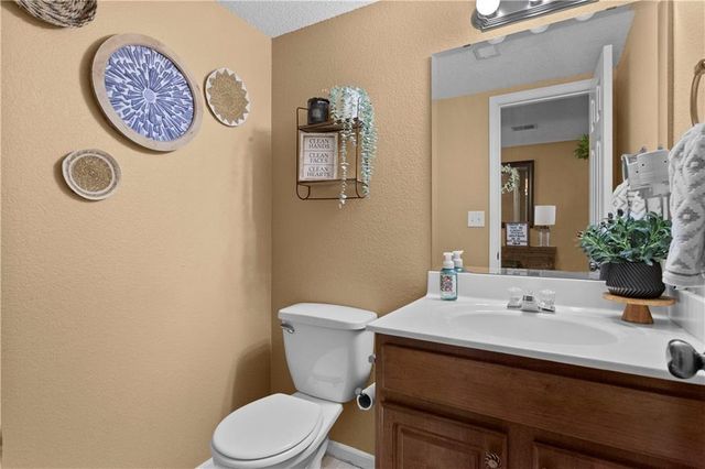1302 NW Hidden Ridge Circle, Blue Springs, MO 64015