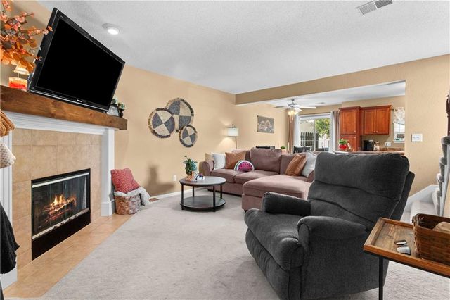 1302 NW Hidden Ridge Circle, Blue Springs, MO 64015
