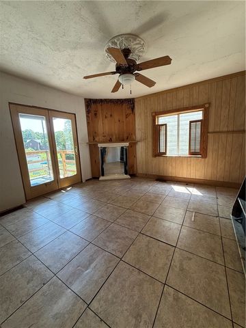 125 Ayers Ave, Twp Of But Se, PA 16001