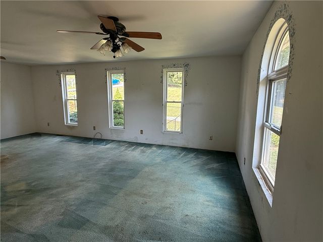 125 Ayers Ave, Twp Of But Se, PA 16001