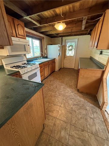 125 Ayers Ave, Twp Of But Se, PA 16001