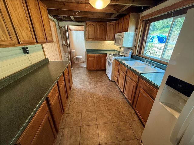 125 Ayers Ave, Twp Of But Se, PA 16001