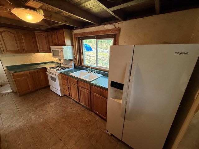 125 Ayers Ave, Twp Of But Se, PA 16001