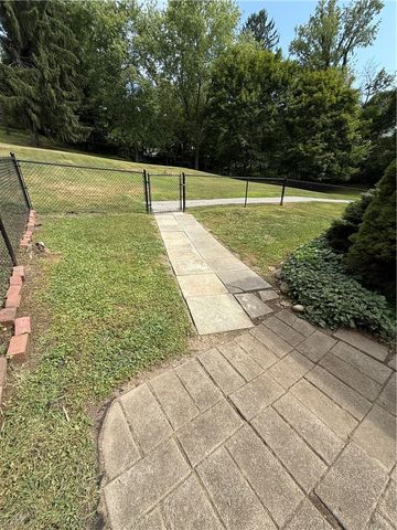 125 Ayers Ave, Twp Of But Se, PA 16001
